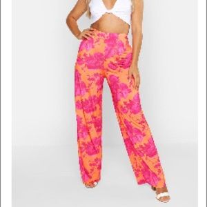 NWT BooHoo Plus Slinky, wide-leg floral pants